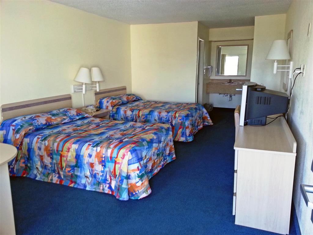 Clarion Pointe Hotel